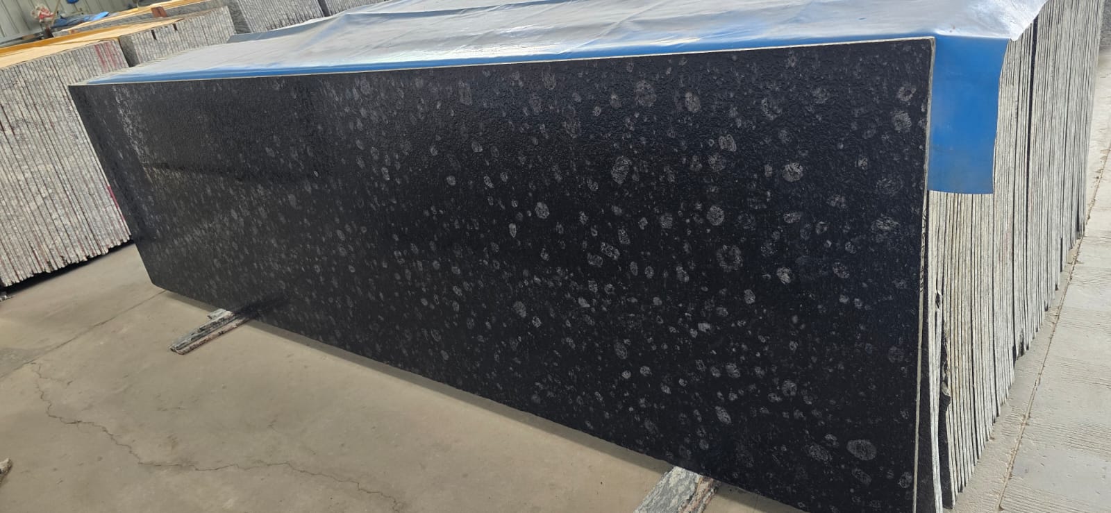 Cotda black granite – Polished